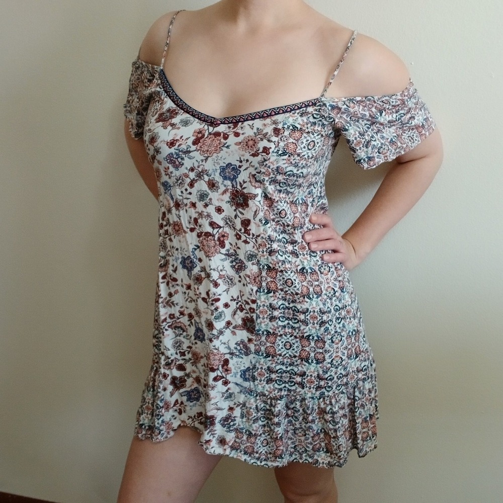 Floral off shoulder‎ pleated dress size medium